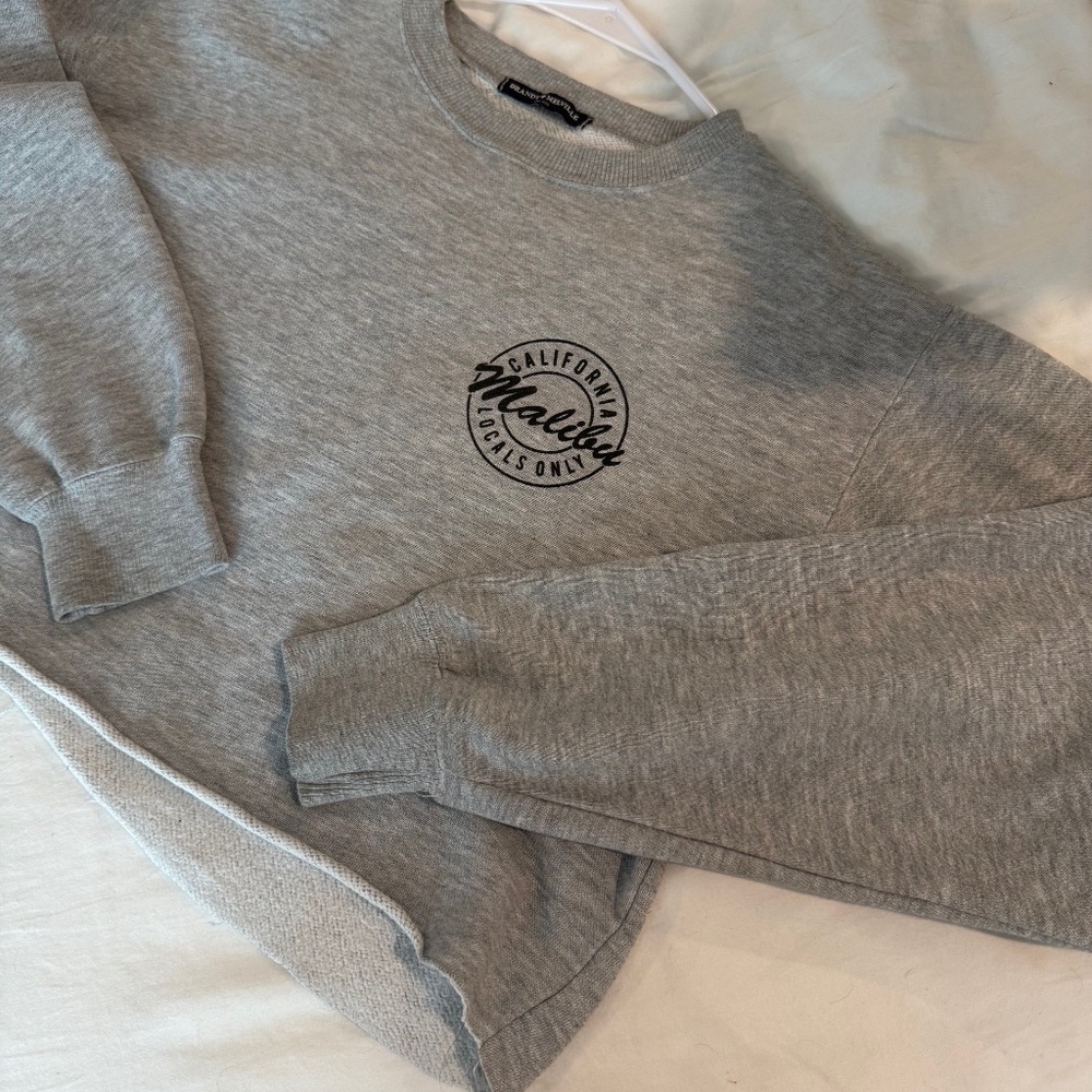 Brandy Melville Cropped Grey Sweatshirt